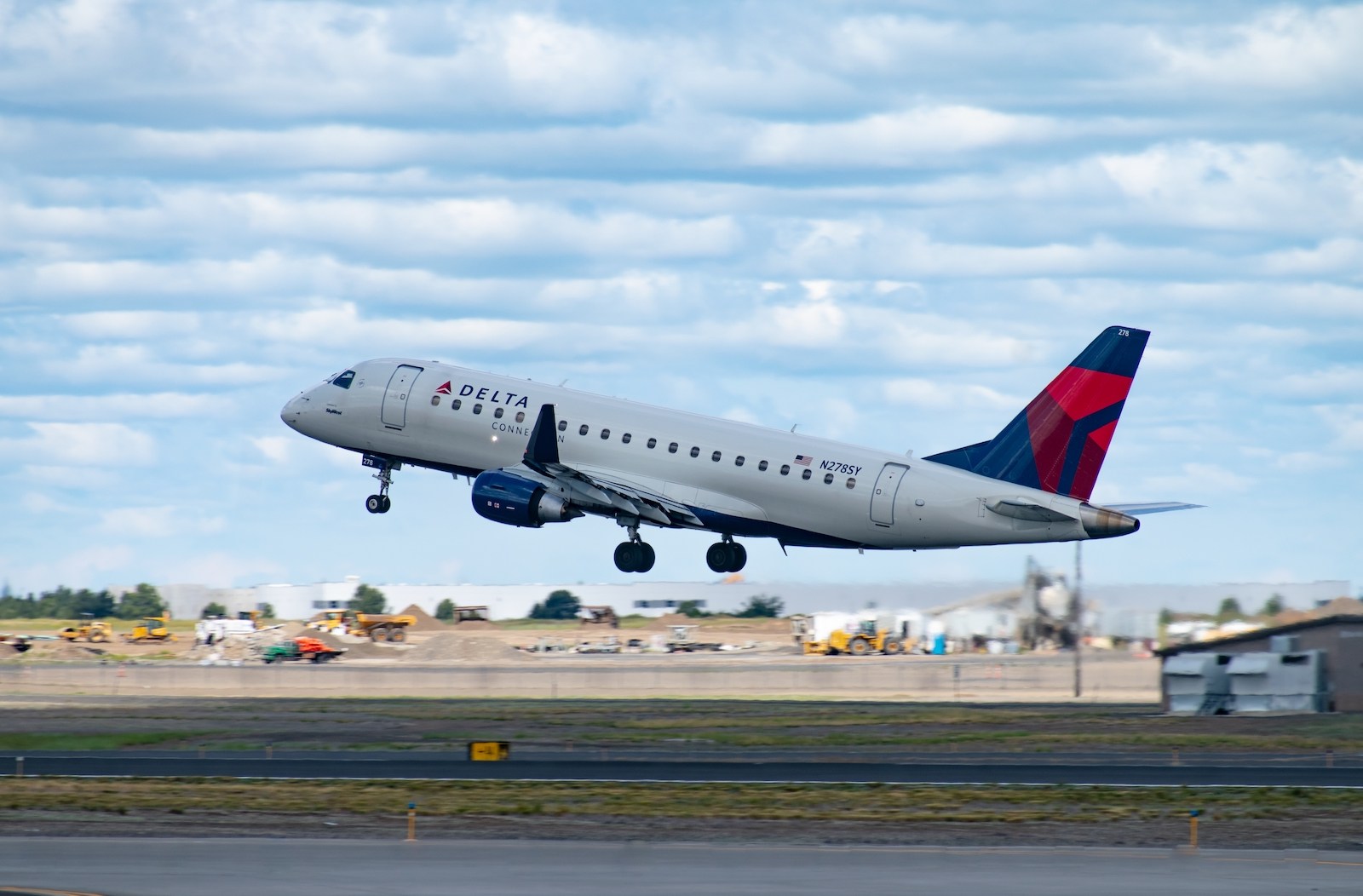 Delta E175