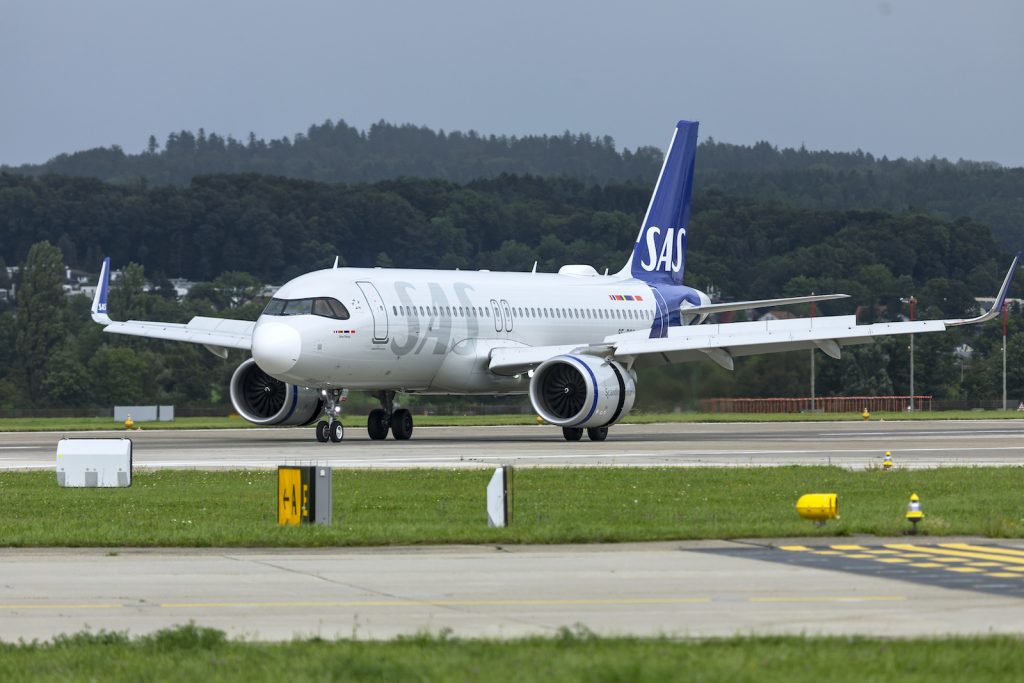 An SAS Airbus A320neo.