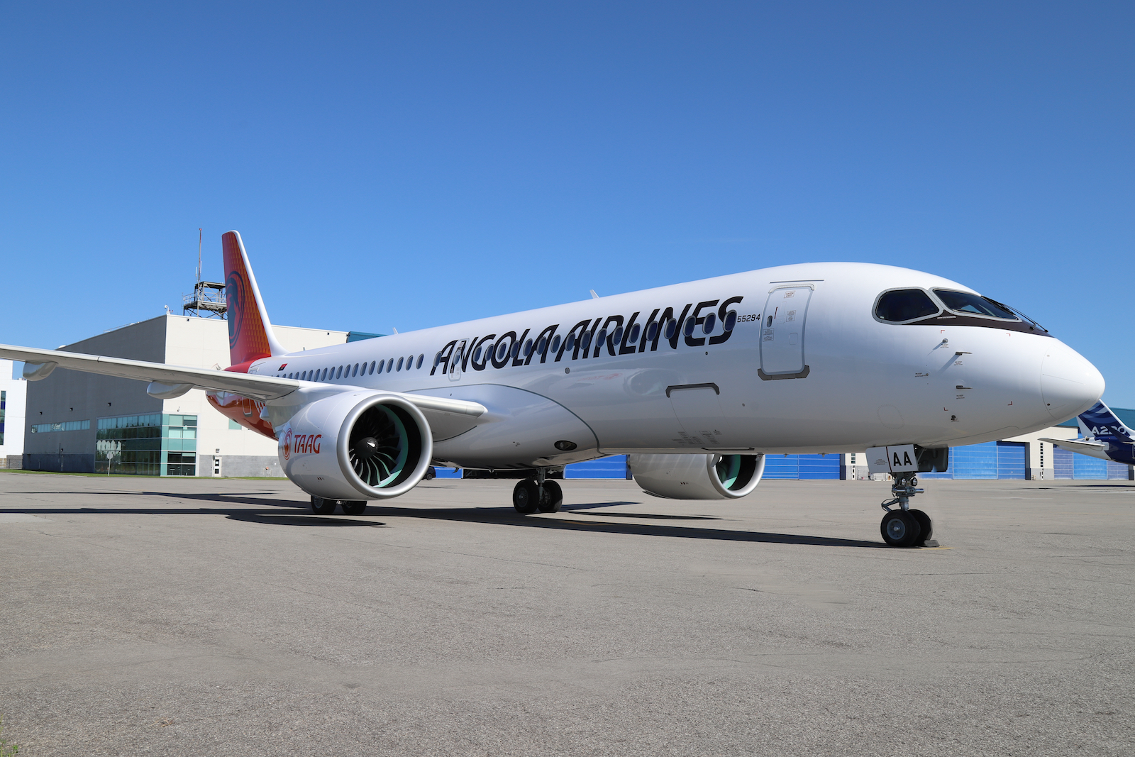 TAAG A220