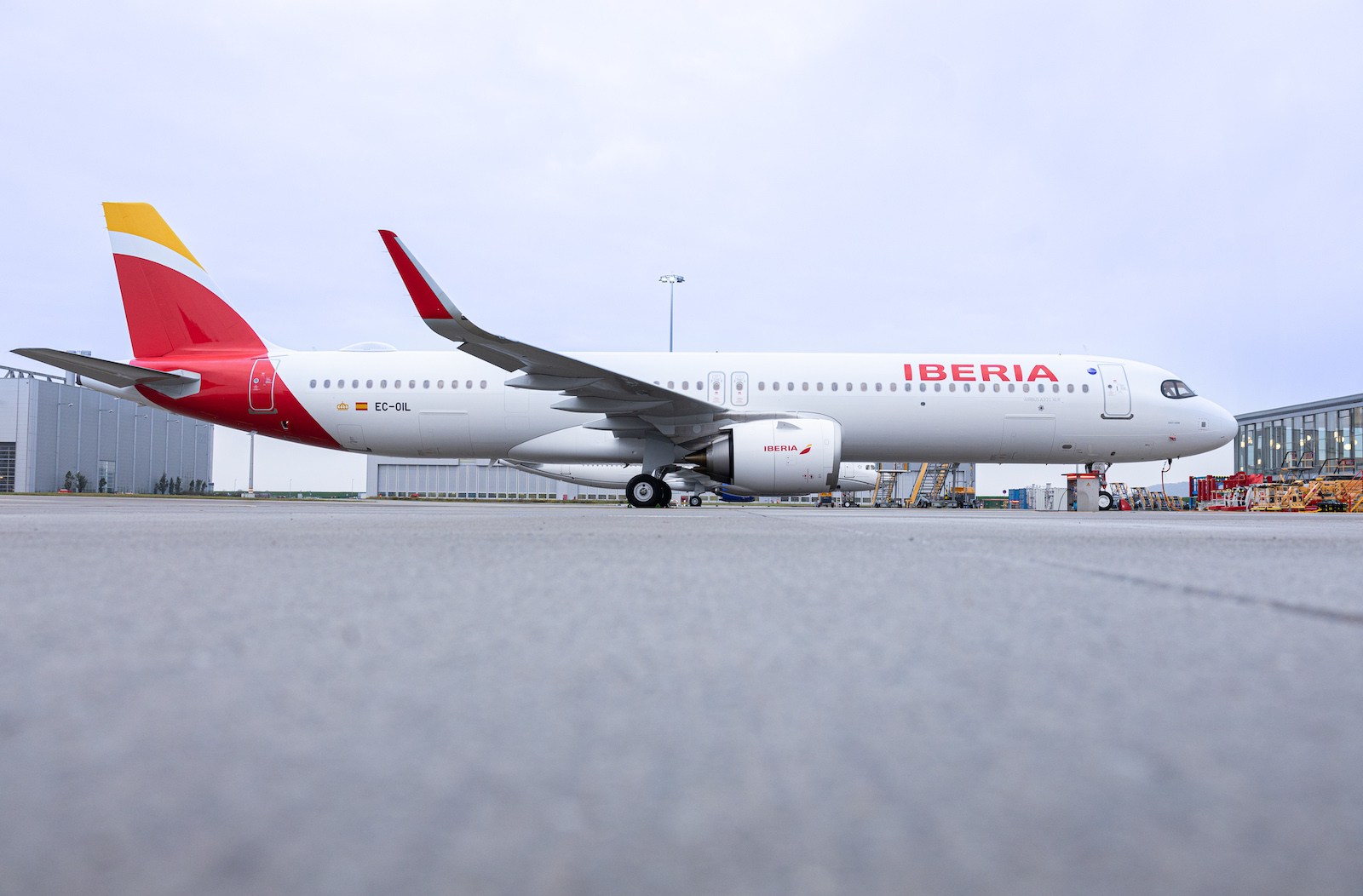 Airbus delivers the world's first A321XLR to Iberia