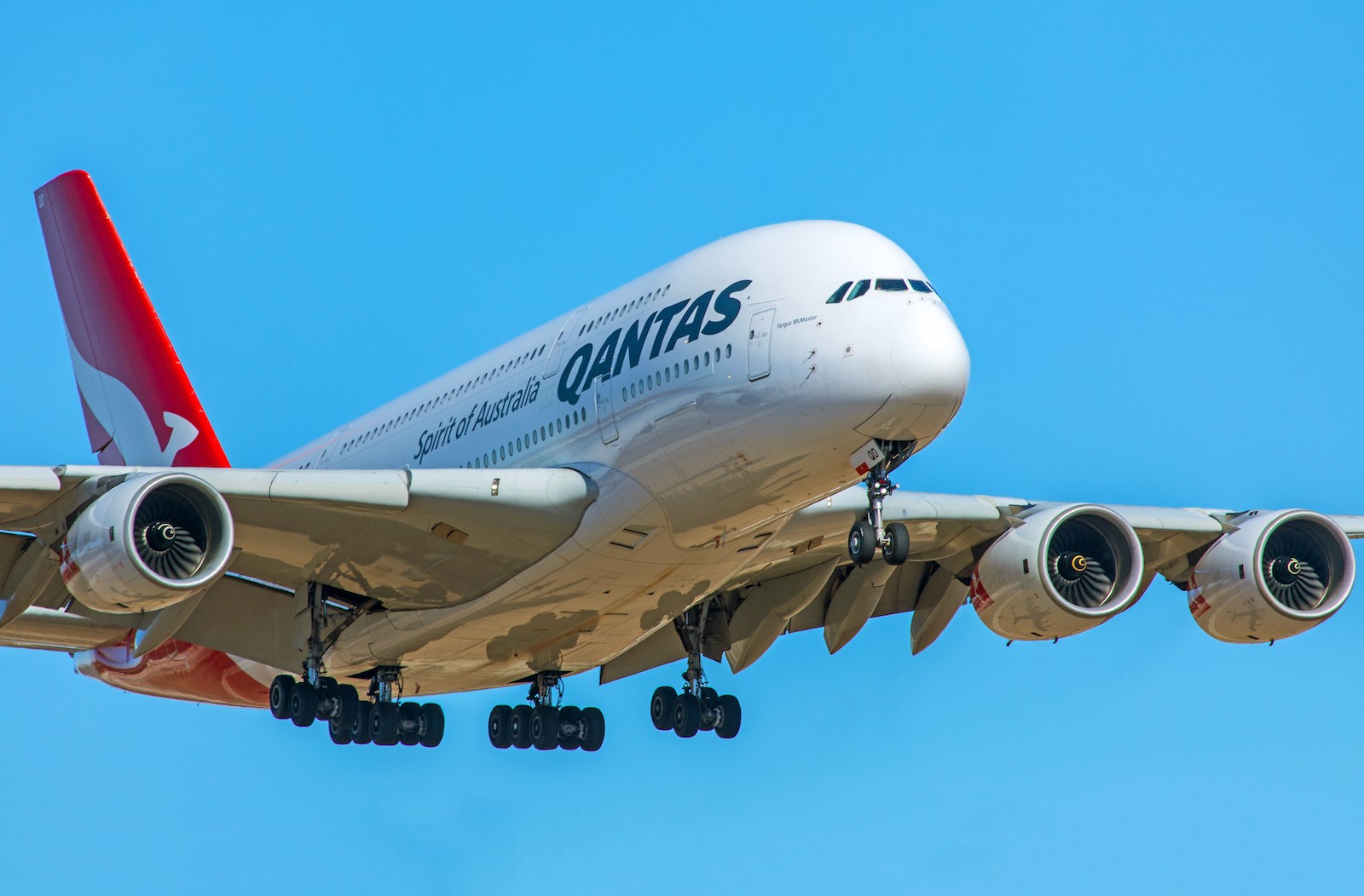 A Qantas A380 lands at Dallas/Fort Worth International Airport. (Photo: AirlineGeeks | William Derrickson)
