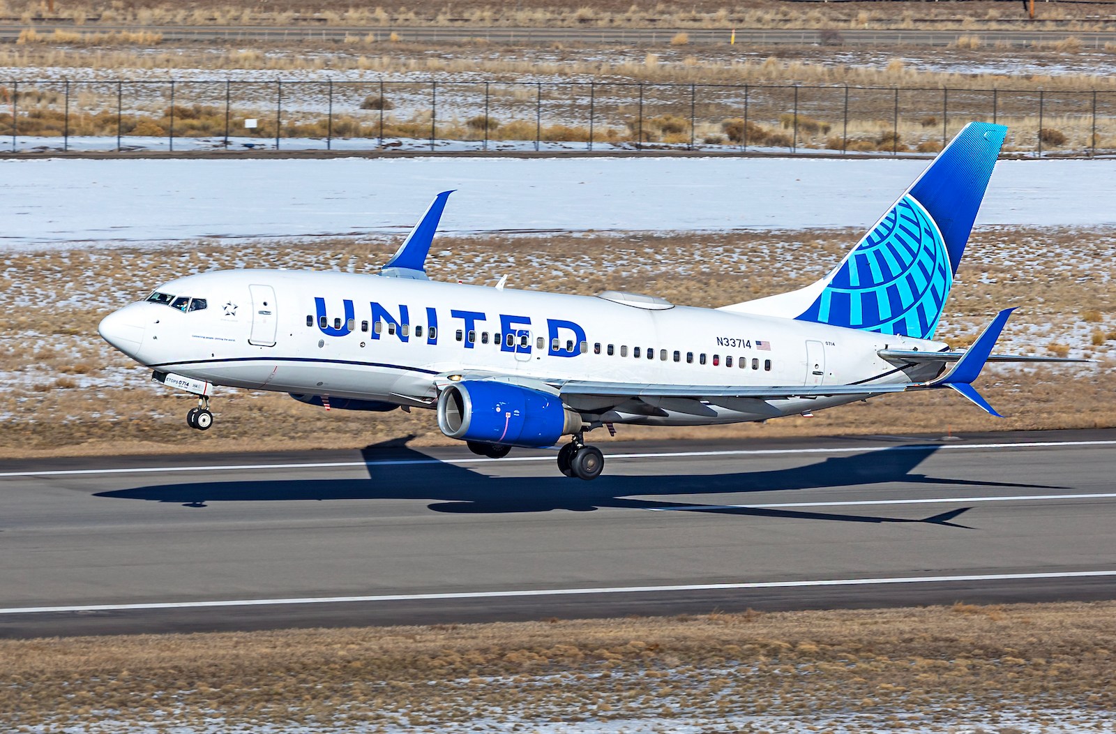 United 737-700