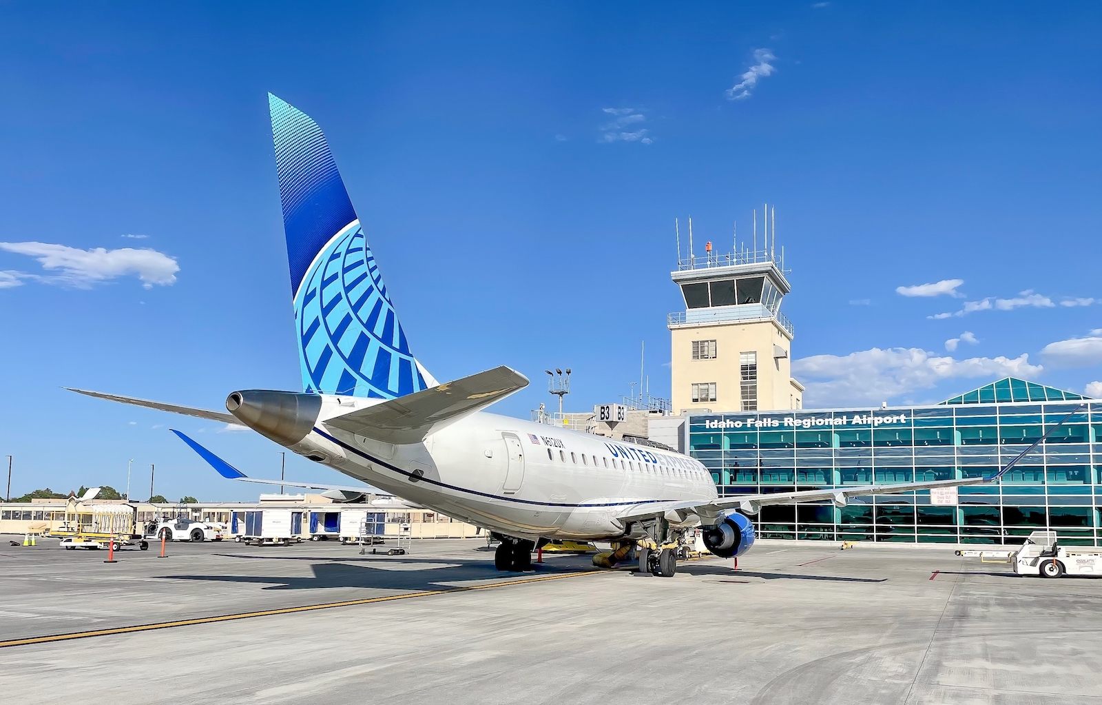 United Express E175