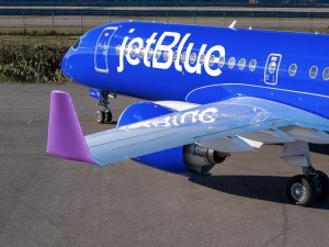 JetBlue's refreshed A220 paint scheme.