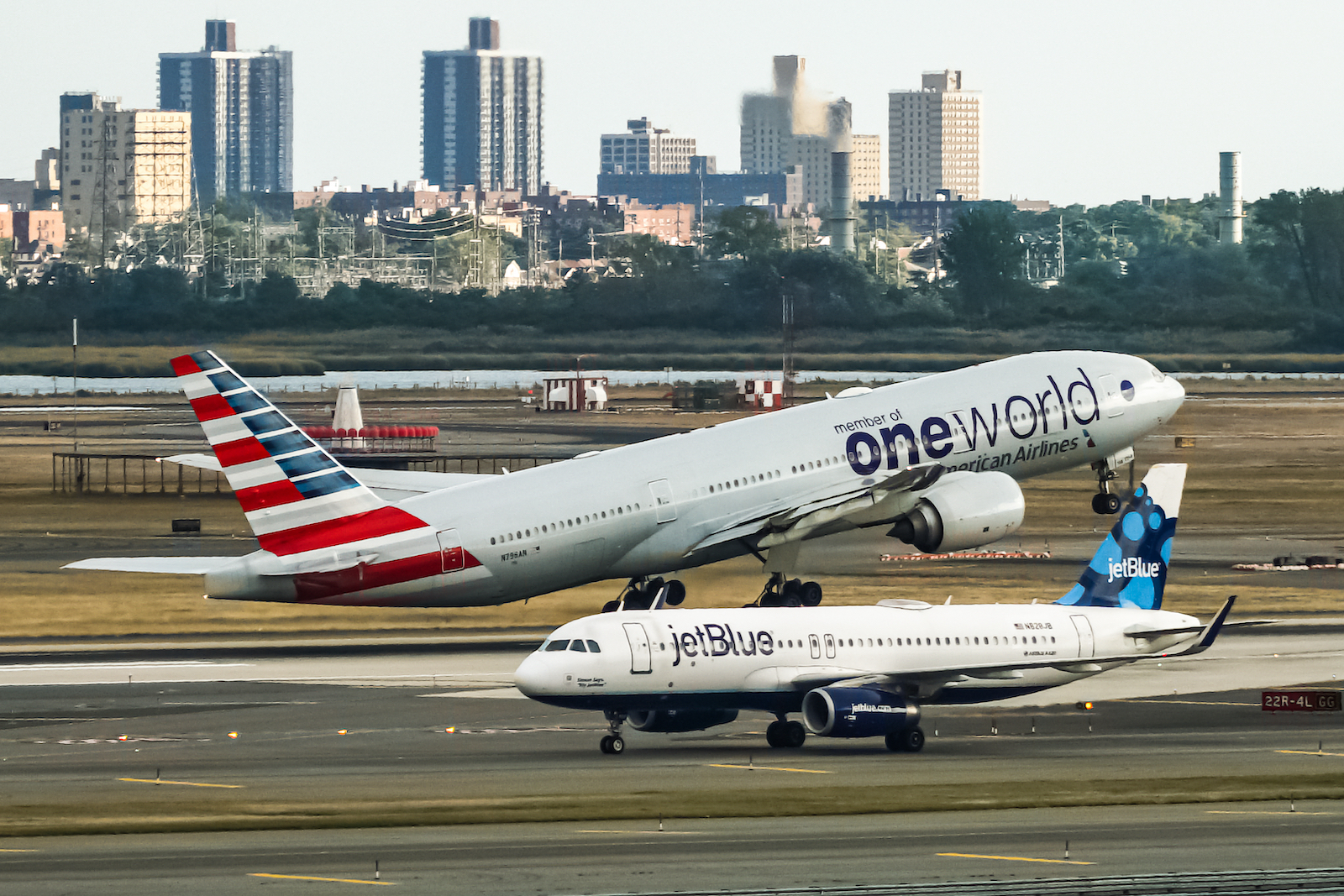 JetBlue and American aircraft