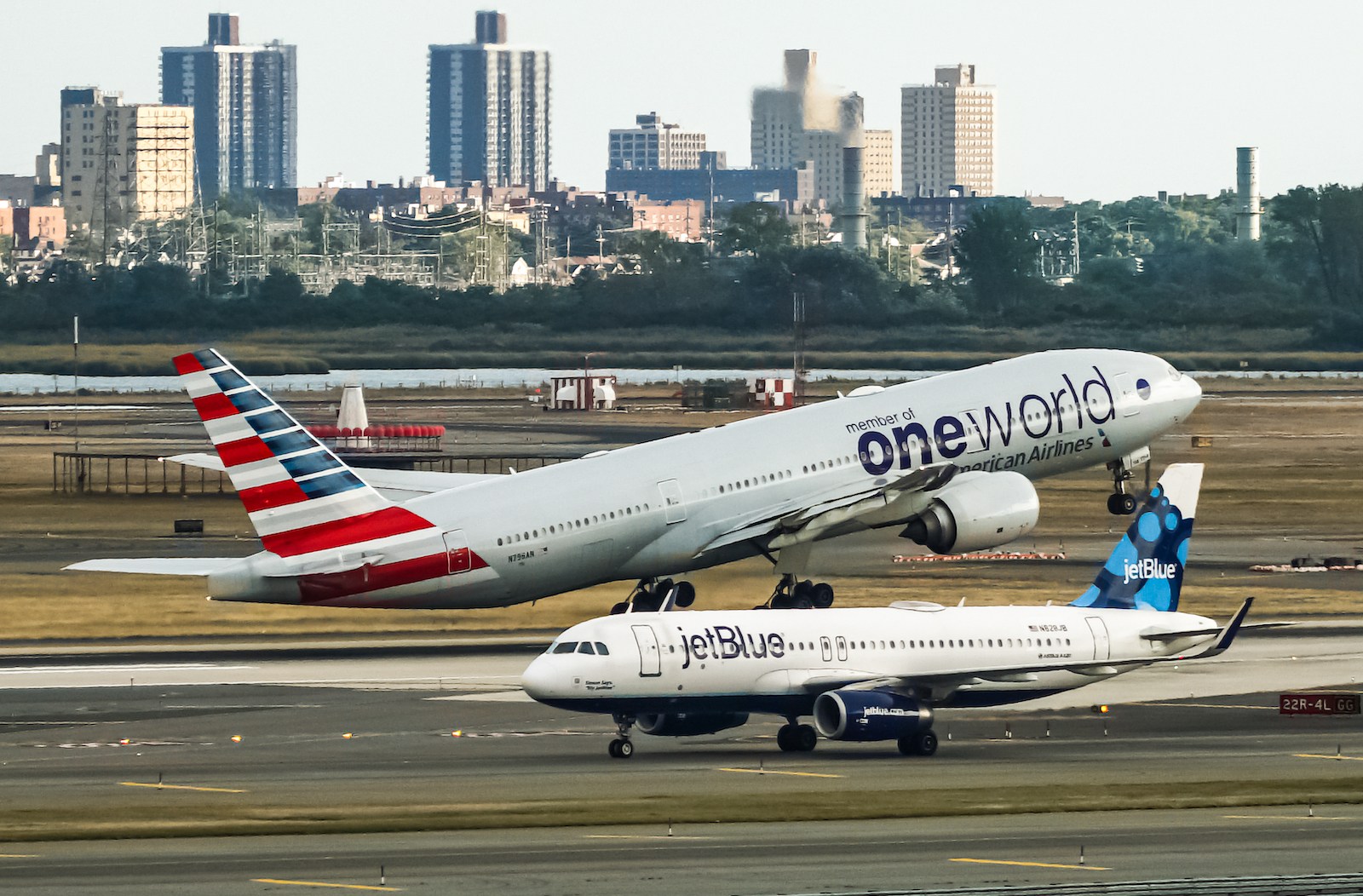 JetBlue and American aircraft