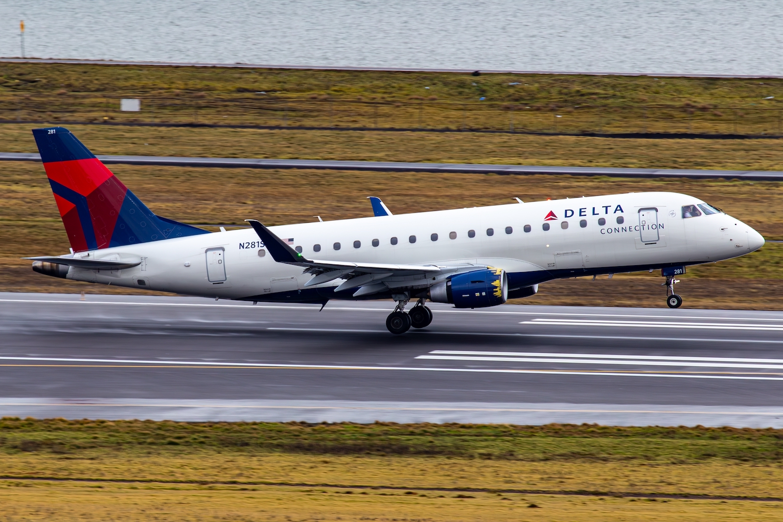 Delta E175