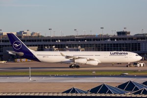 A Lufthansa A340-300