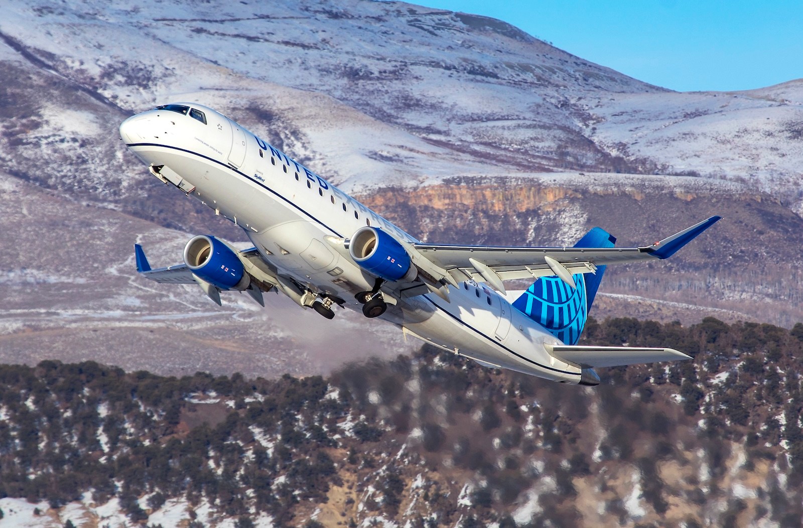 United Express E175