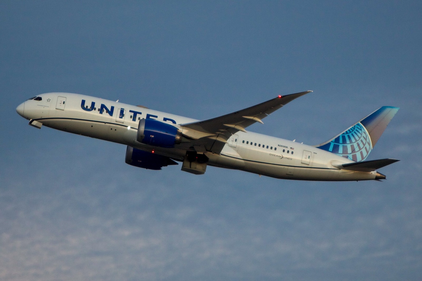 United 787-8