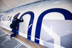 Painting special livery on Delta jet