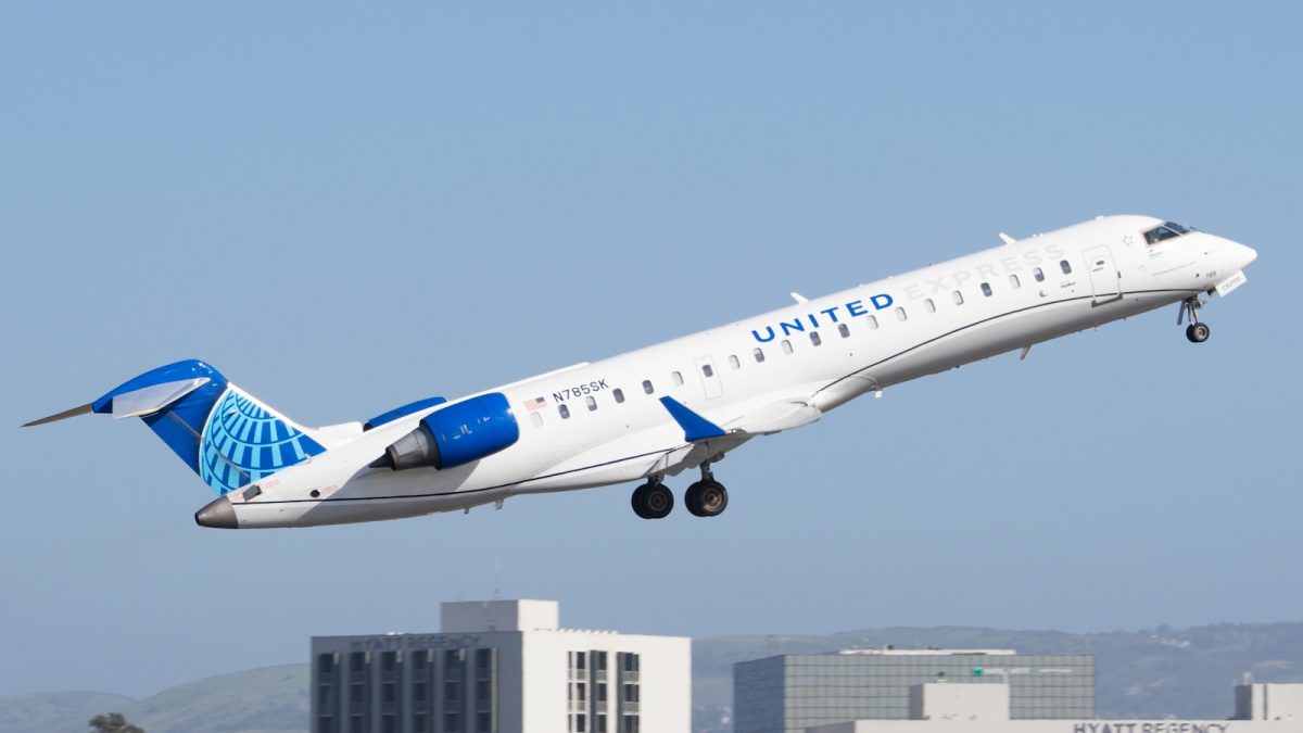 United Express CRJ-700