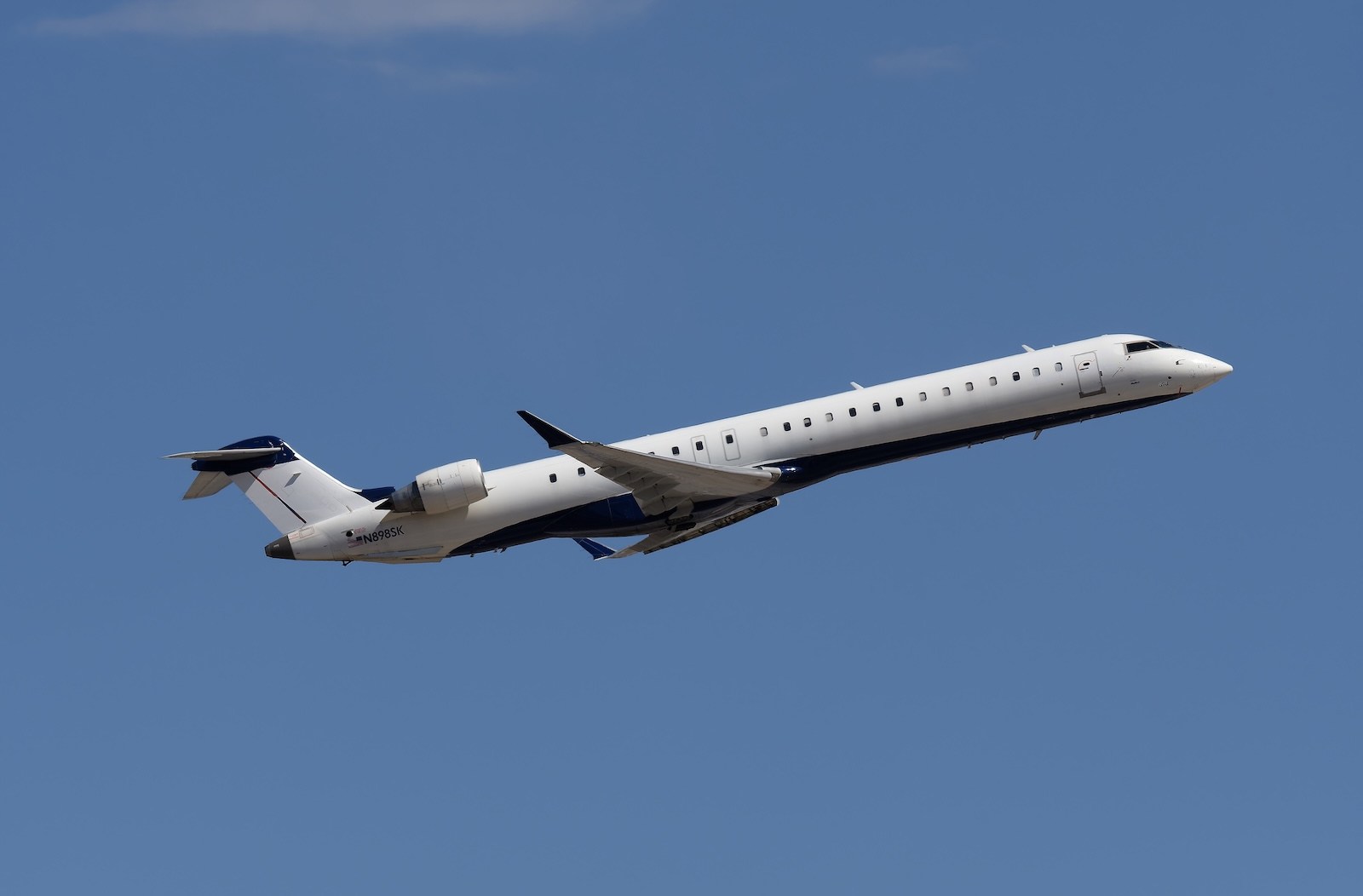 SkyWest CRJ-900