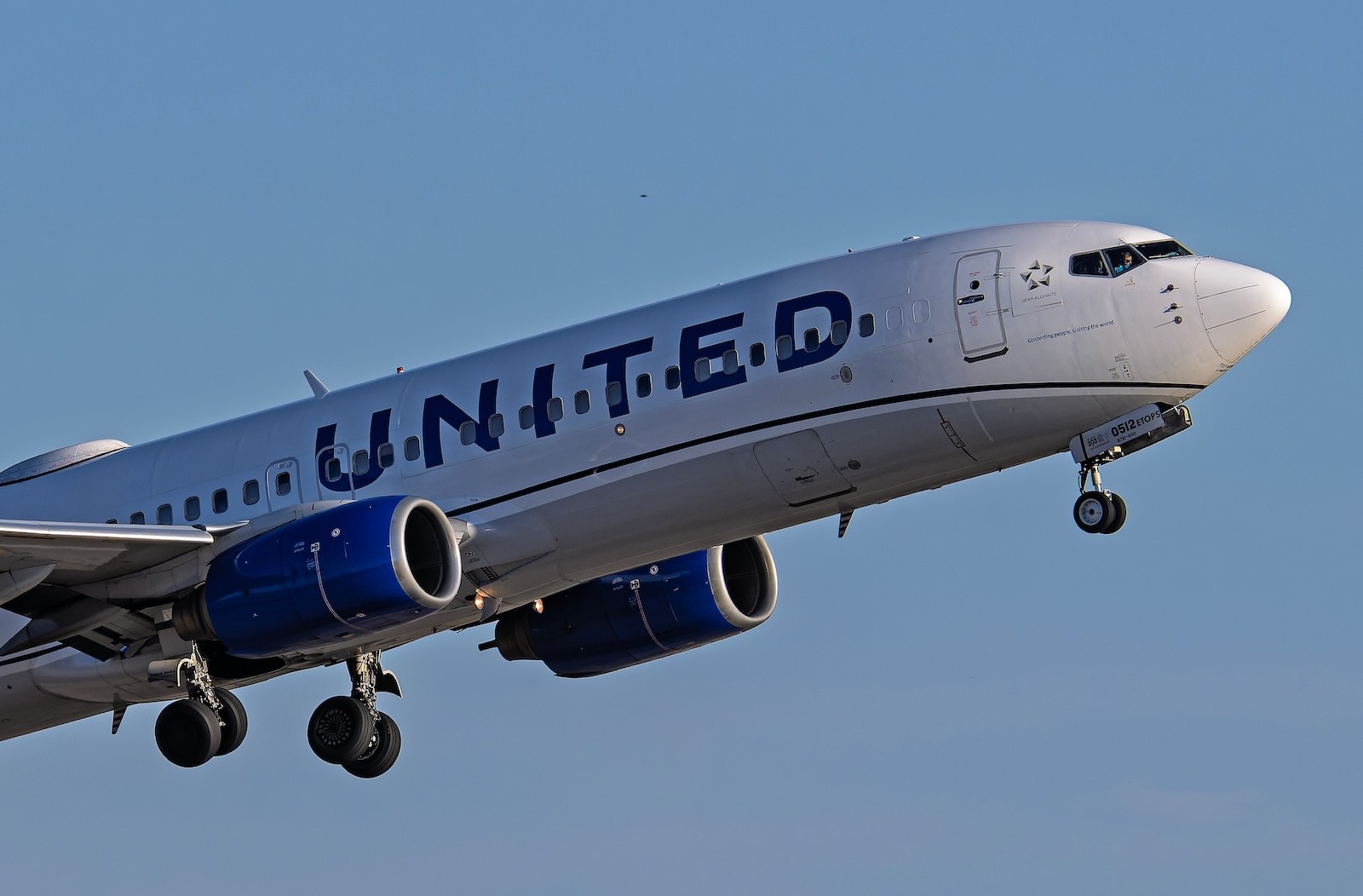 United 737-800