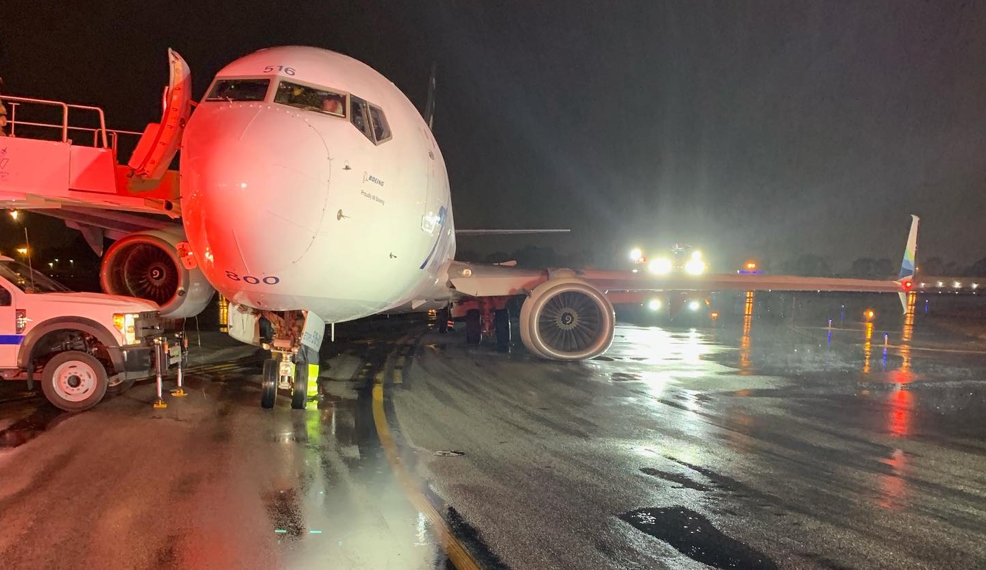 Damaged 737 in Santa Ana