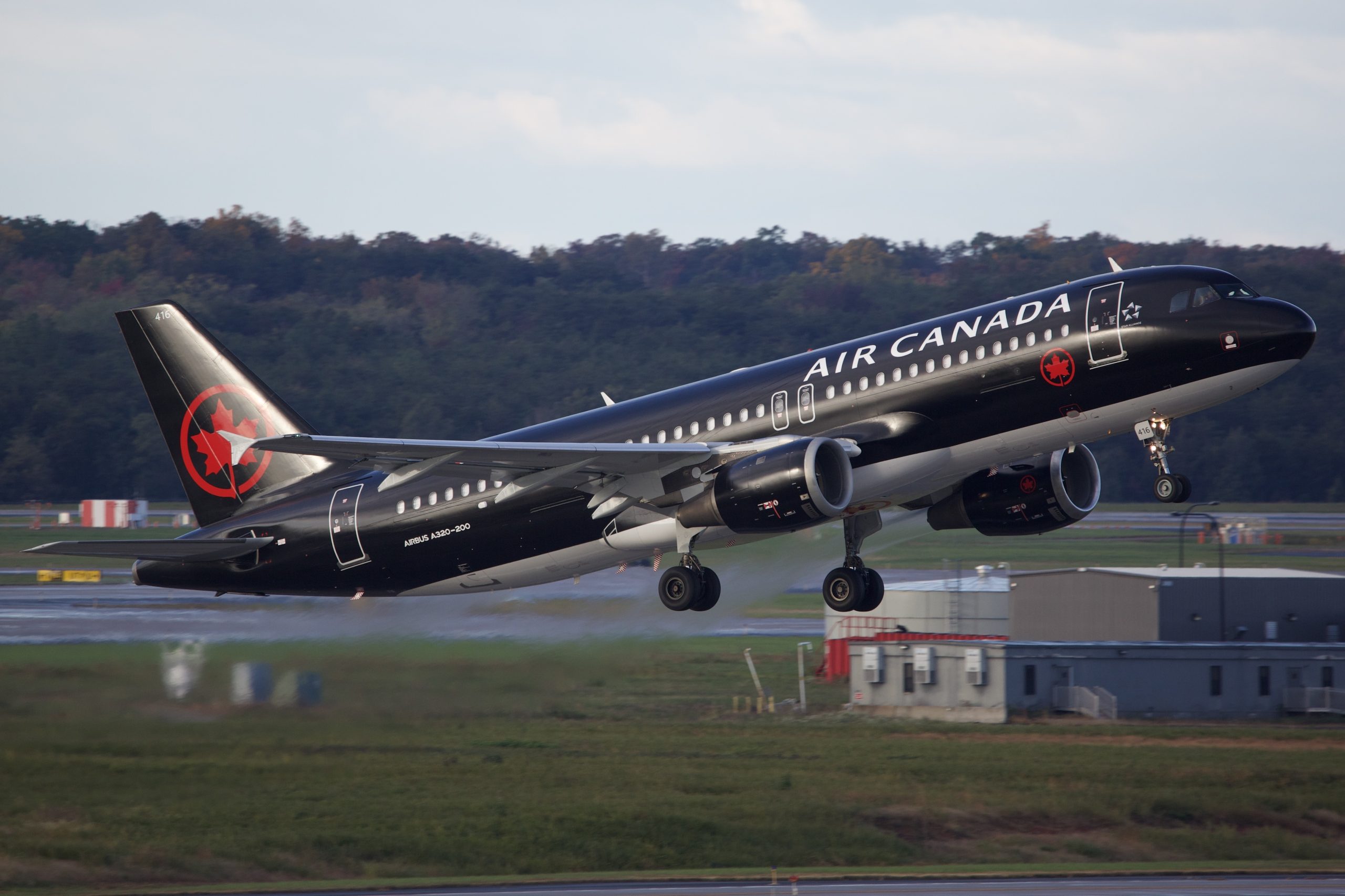 Air CanadaJetz_320_KIAD_Noah Escobar | AirlineGeeks.com