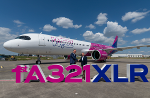 Christoph Zammert, Airbus EVP and head of the A320 family program, and Owain Jones, Chief Corporate Officer of Wizz Air, at the delivery of the first A321XLR to Wizz Air.