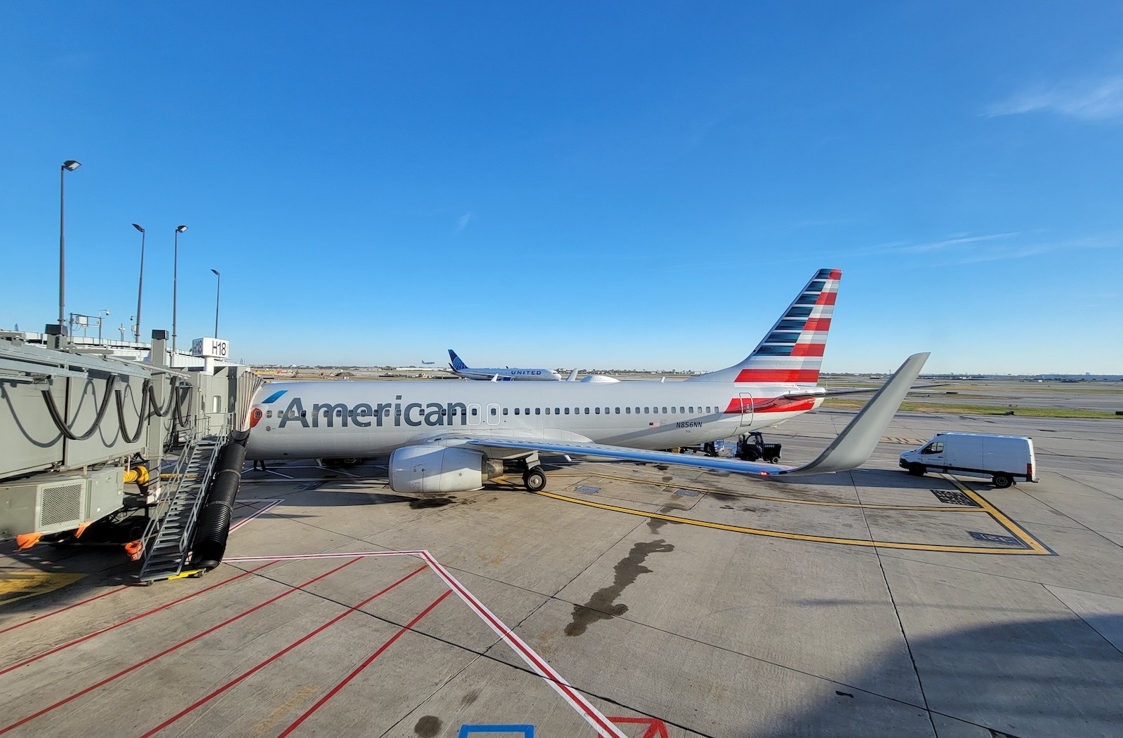 American 737-800