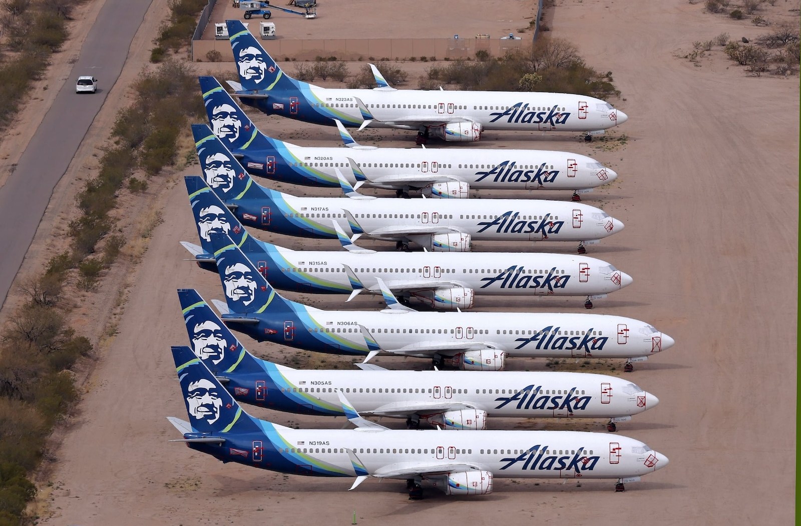 Alaska 737-900s in storage