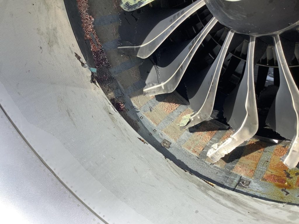 737 MAX engine