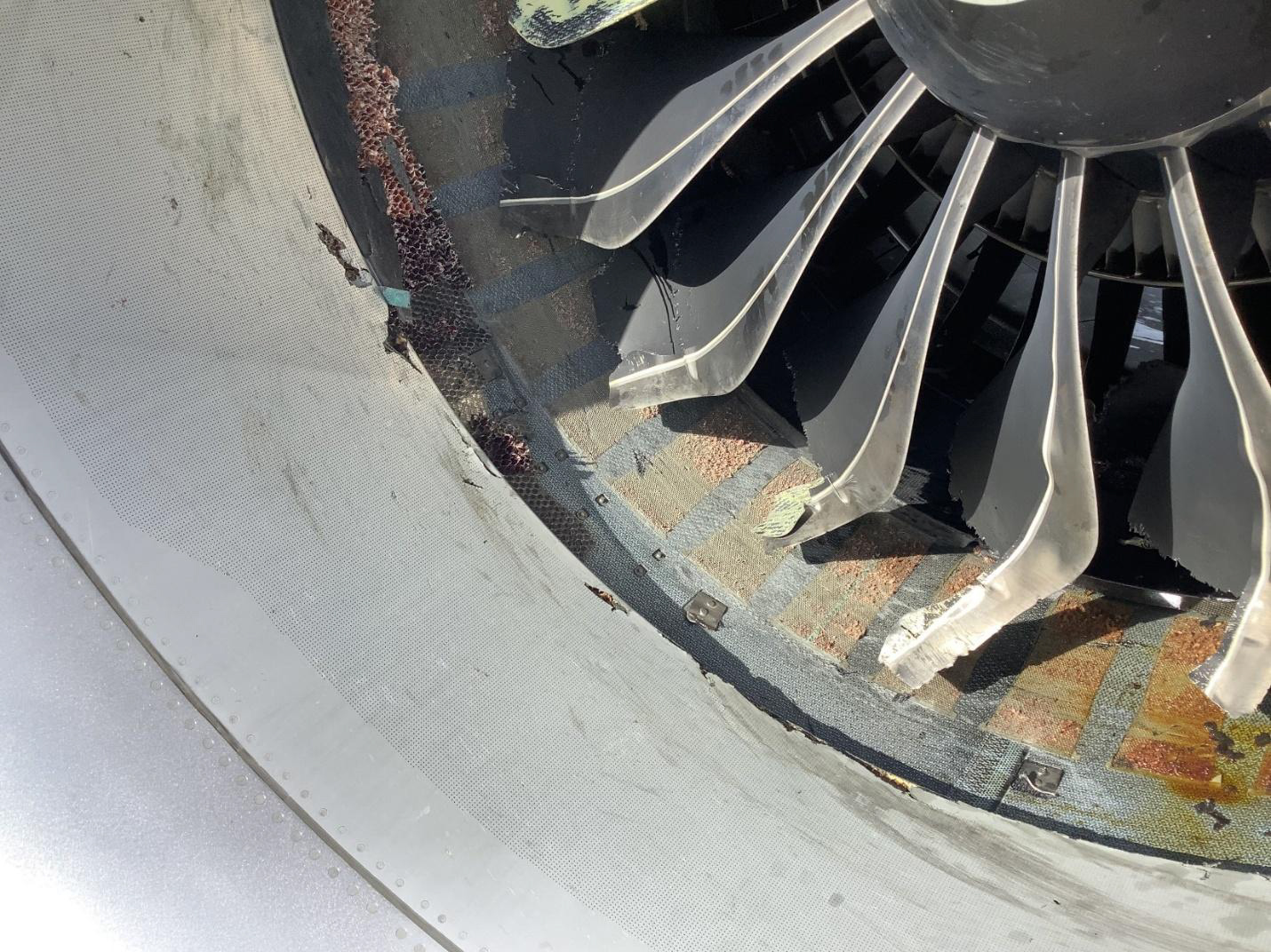 737 MAX engine