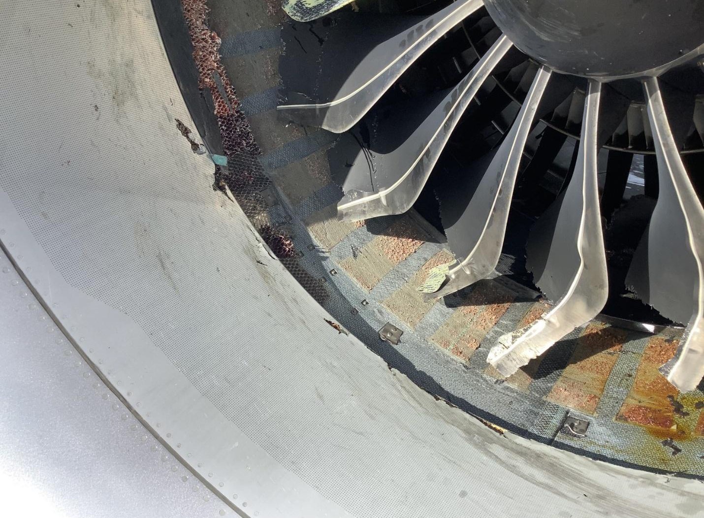 737 MAX engine