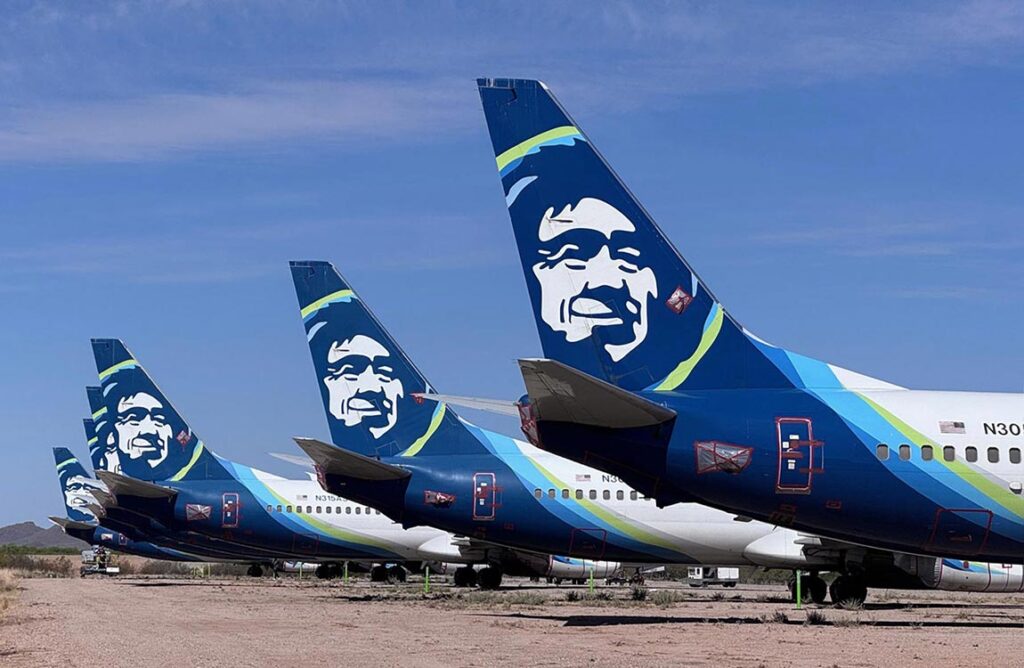 Alaska 737-900s in storage 