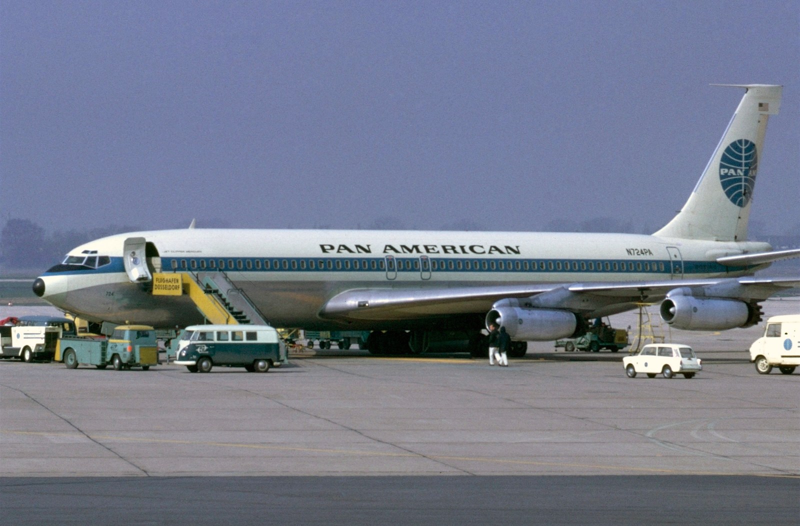 A Pan Am 707