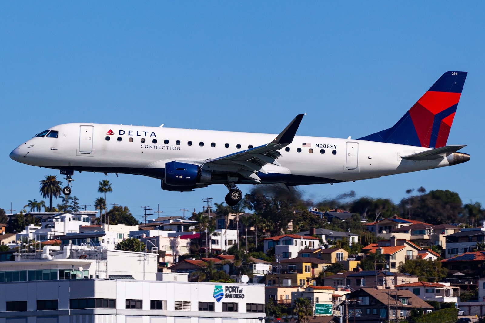 A SkyWest E175 operating for Delta Connection