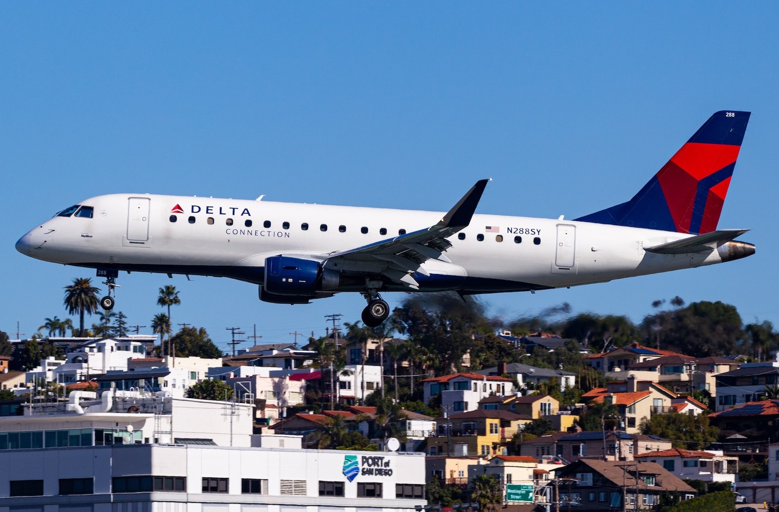 A SkyWest E175 operating for Delta Connection