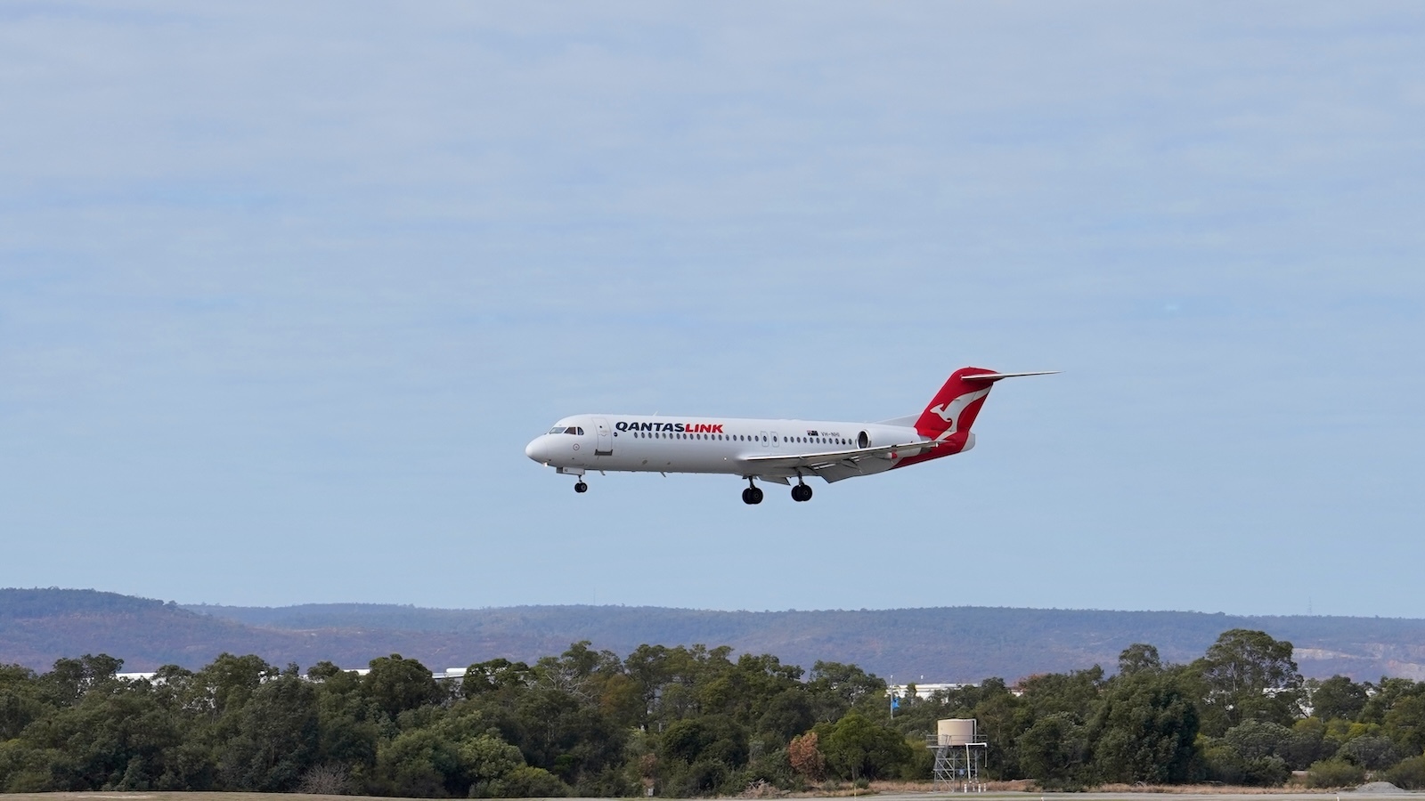 QantasLink F100