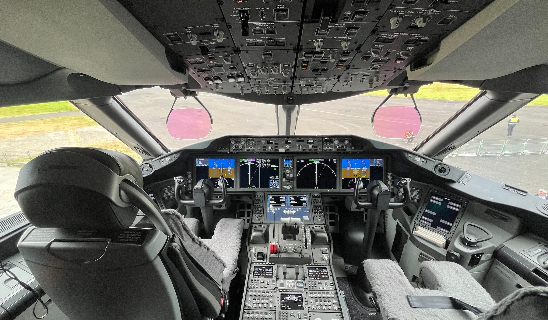 Inside a Boeing 787 Dreamliner flight deck at the Farnborough Airshow