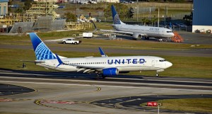 A United Boeing 737-800
