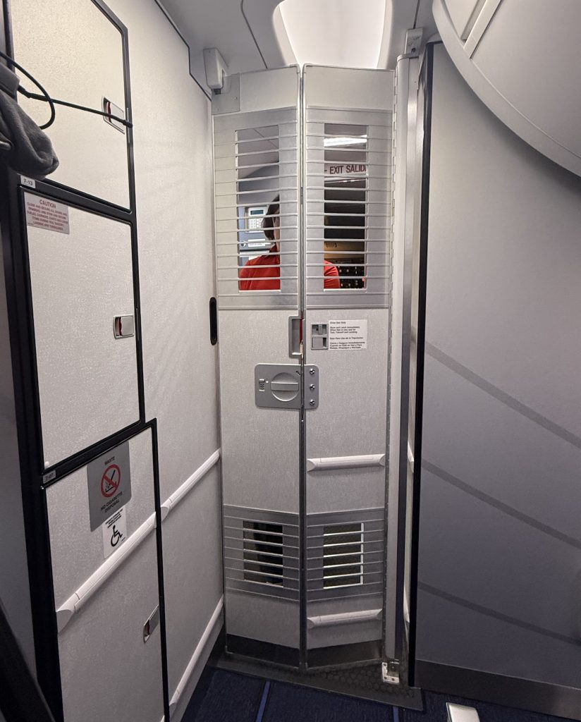 Secondary cockpit barrier 