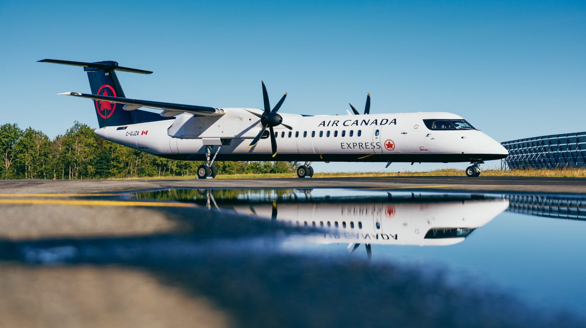 De Havilland Dash 8-400 aircraft