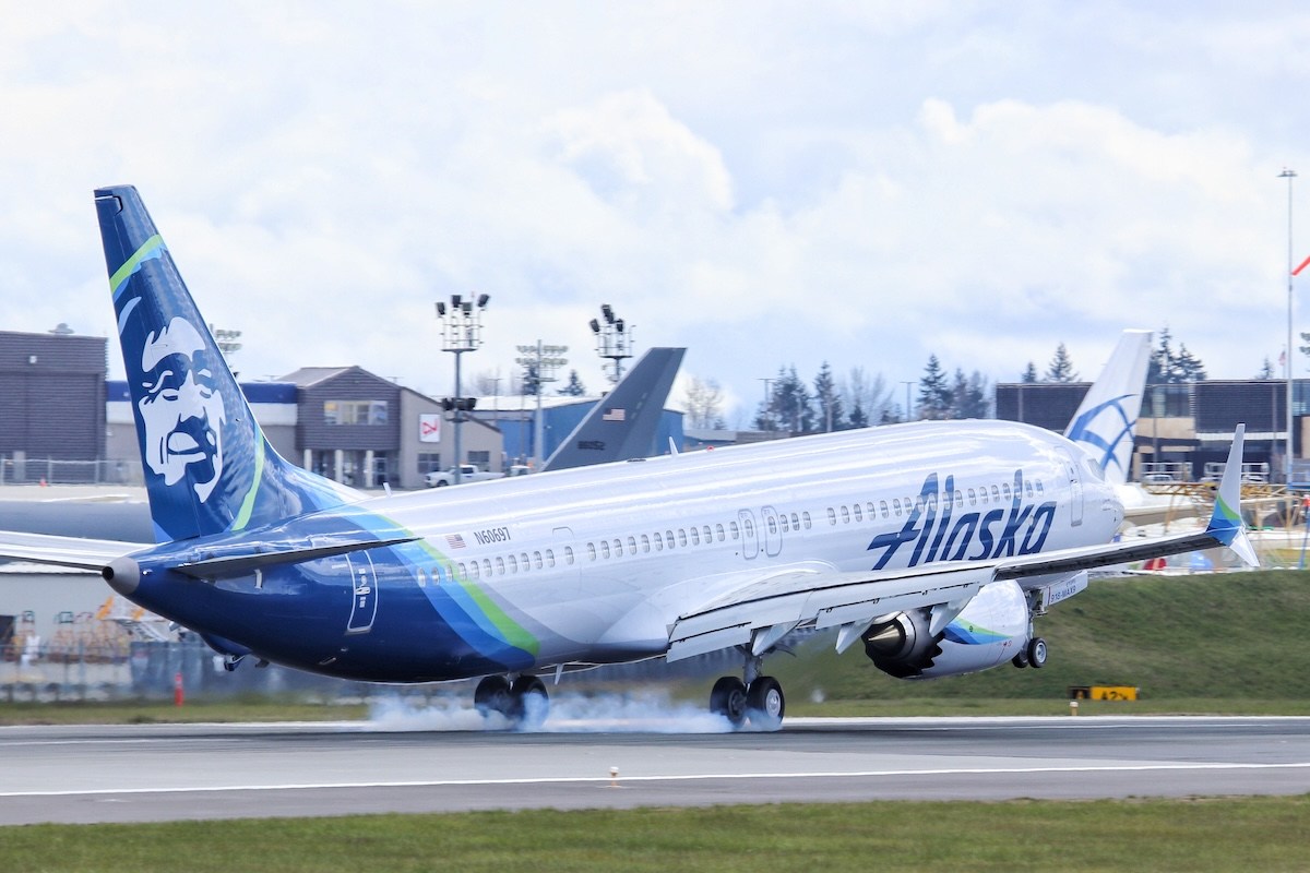 Alaska, Hawaiian Expand Starlink WiFi to Around 150 Aircraft