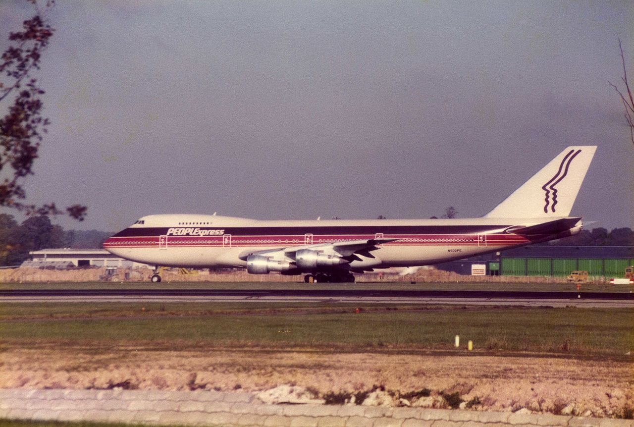 People Express Boeing 747