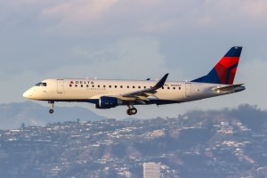 A Delta Connection Embraer E175
