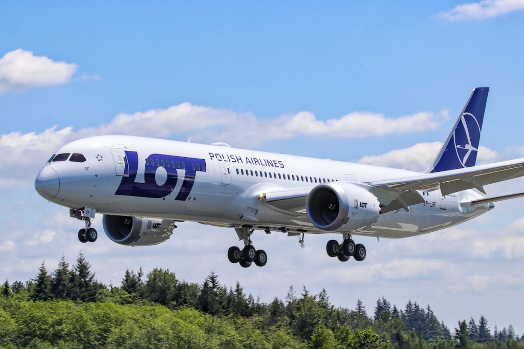A LOT Polish Airlines Boeing 787-9 Dreamliner
