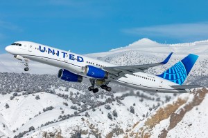 A United 757-200