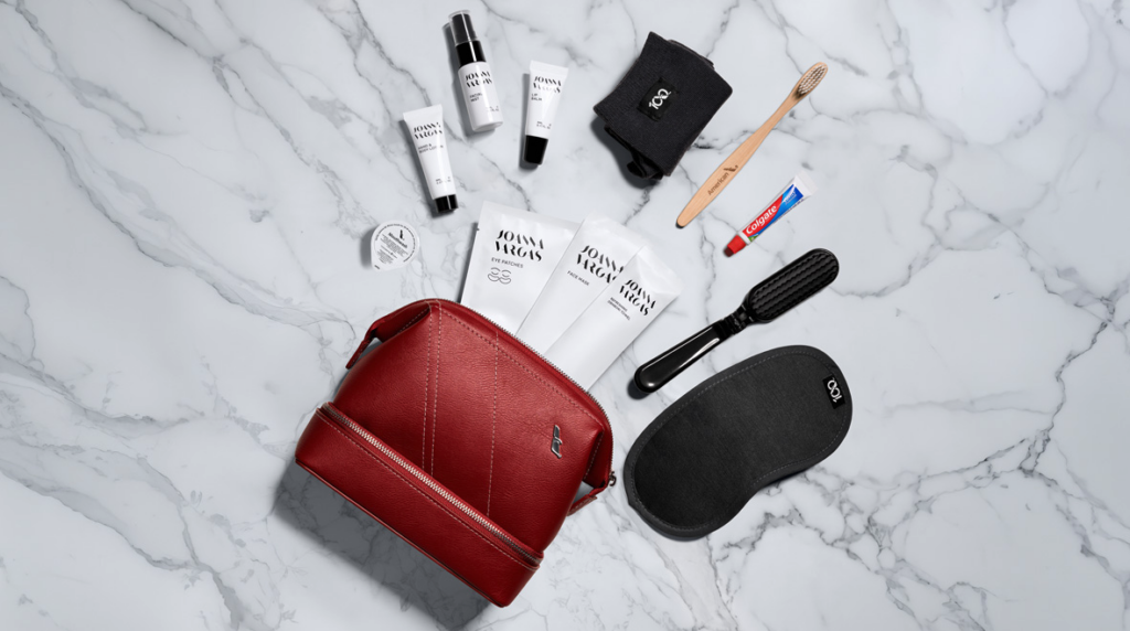 A First Class Forward-era amenity kit and its contents. (Photo: American Airlines)