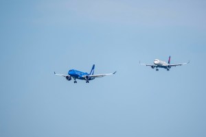 Aircraft on approach to San Francisco