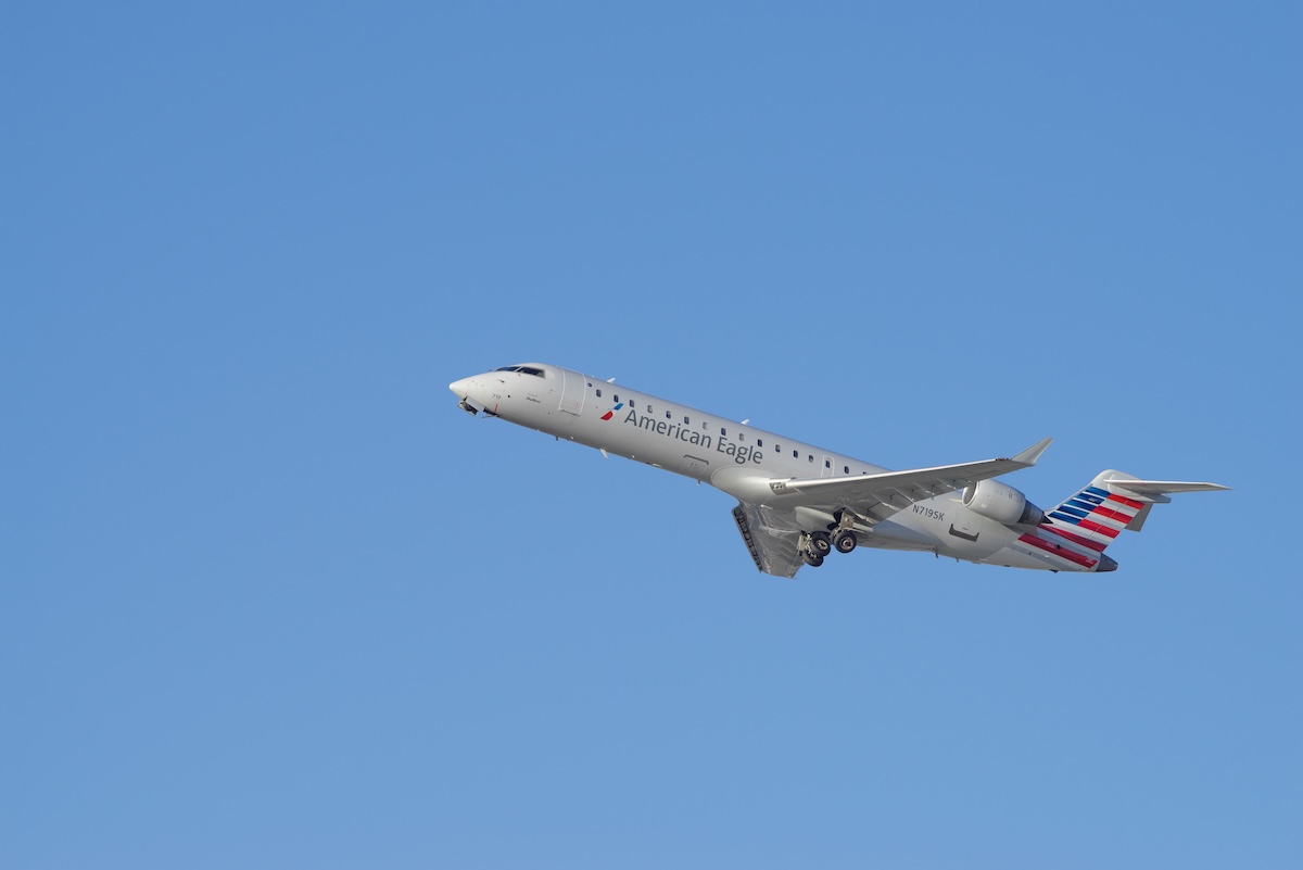 An American Eagle CRJ-700