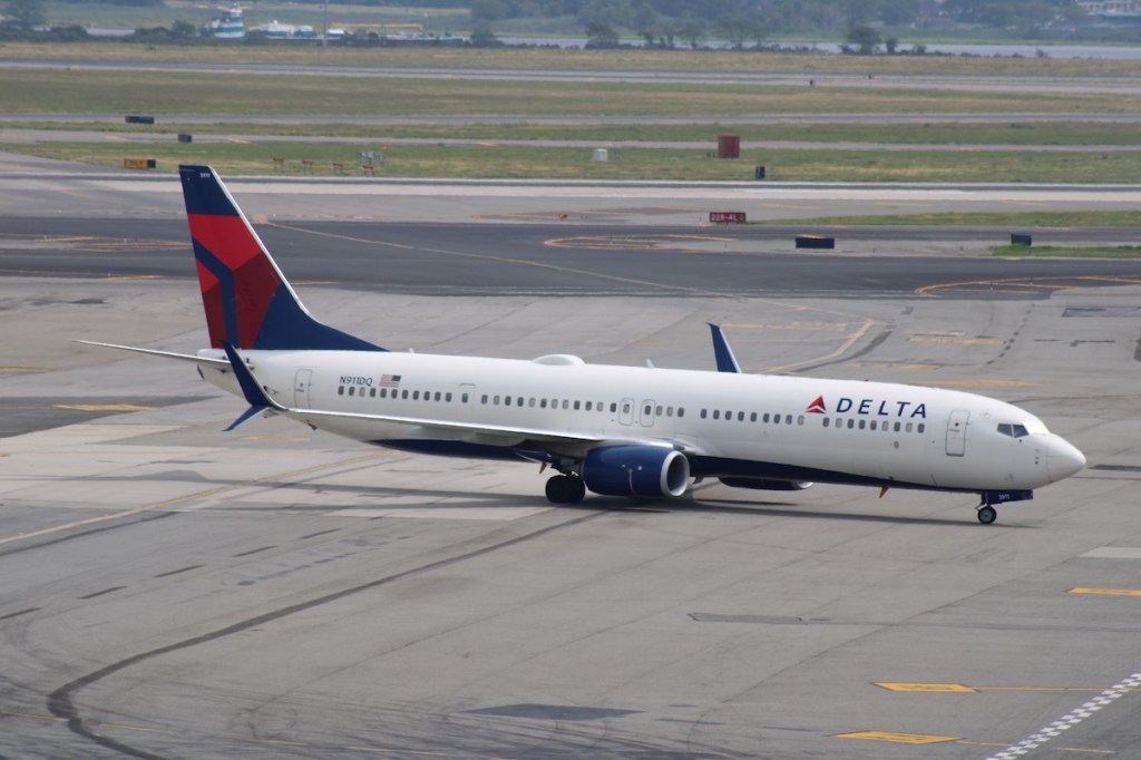 A Delta Boeing 737 in New York