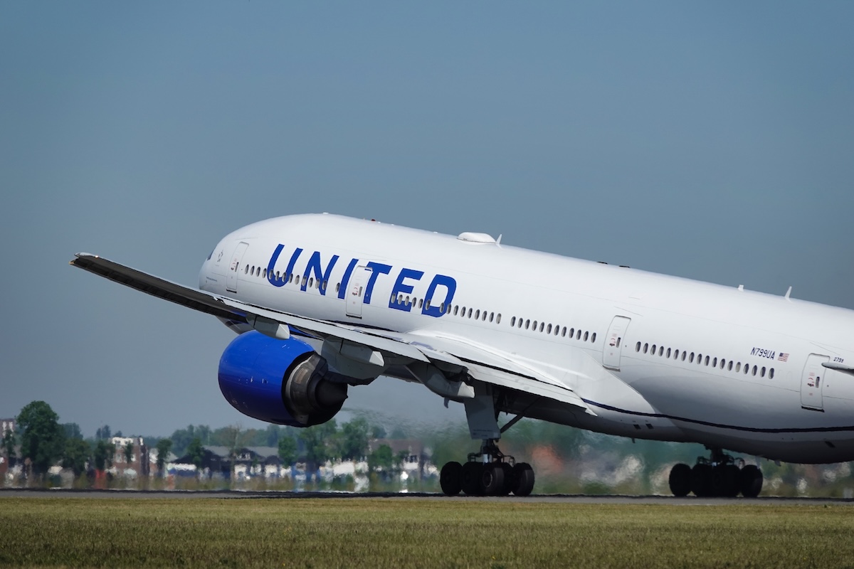A United 777-200