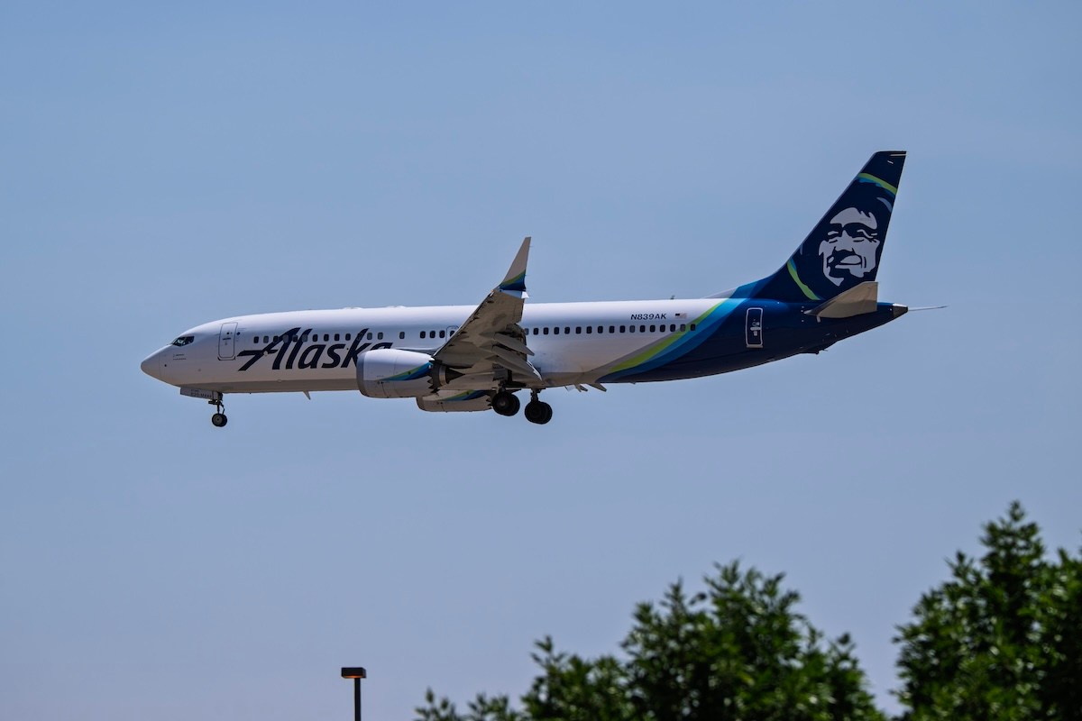 An Alaska 737 MAX 8